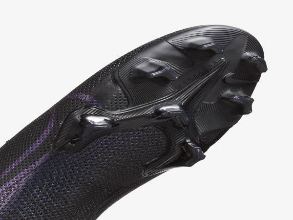 Các đinh hình mũi tên của Nike Mercurial Superfly 7 Elite FG