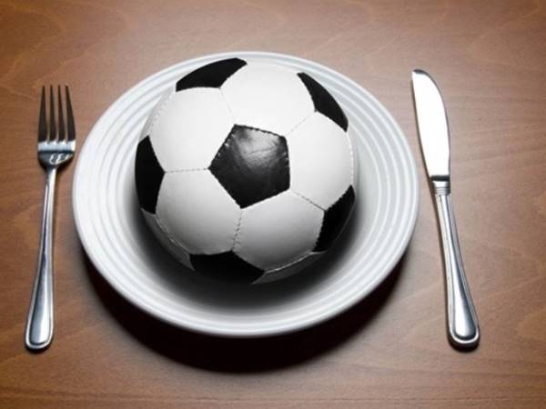 Chế độ dinh dưỡng cho người chơi bóng đá từ chuyên gia