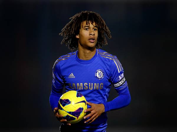 Nathan Aké trong màu áo Chelsea