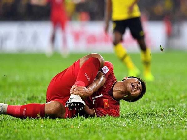 Gặp chấn thương bóng đá khi nào sẽ phải đi gặp bác sĩ?