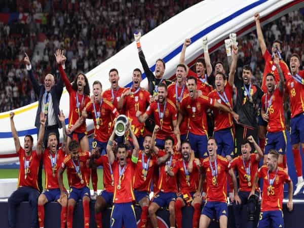 Giá trị ngoài tiền thưởng EURO mang lại nhiều hơn một chiếc cúp