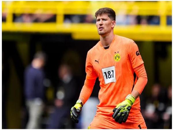 Thủ môn Dortmund Gregor Kobel